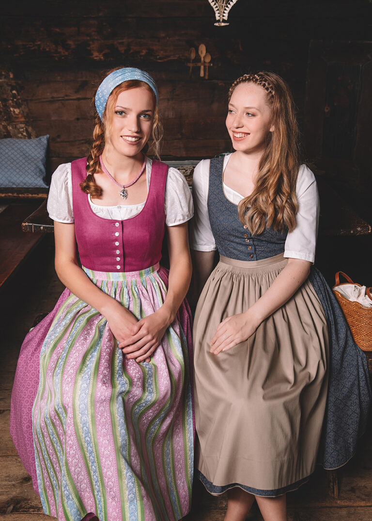 Dirndl (Leinen/Baumwolle) und Mittelsteirische Festtracht