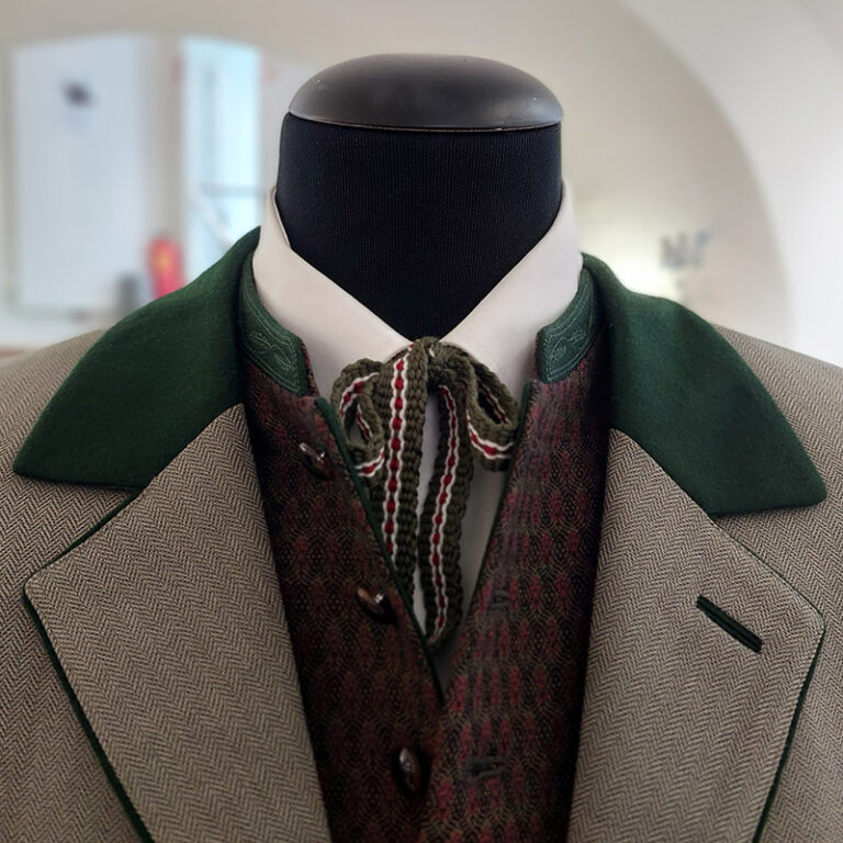 Detailaufnahme einer Hengsberger Maennertracht